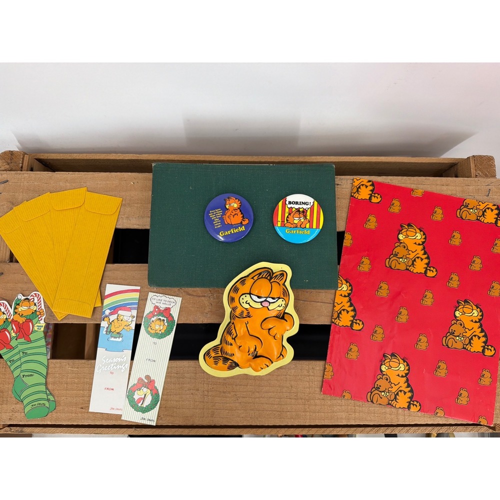 Vintage Garfield Collectible Lot 1978 Buttons Bookmarks Wrapping‎ Paper 10pc